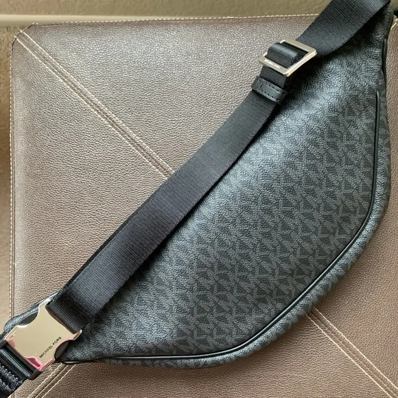 Michael Kors ✨ Kenly Belt Bag - Picture 2 of 4